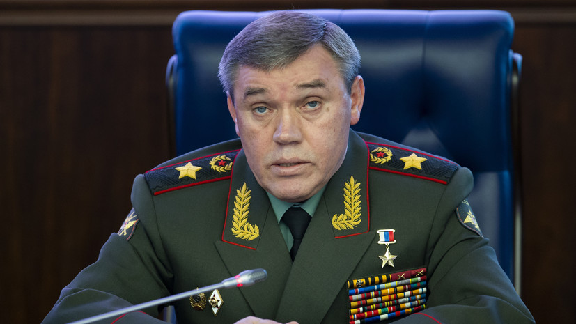 Начальника Генштаба России наградили орденом Боевого красного знамени Монголии