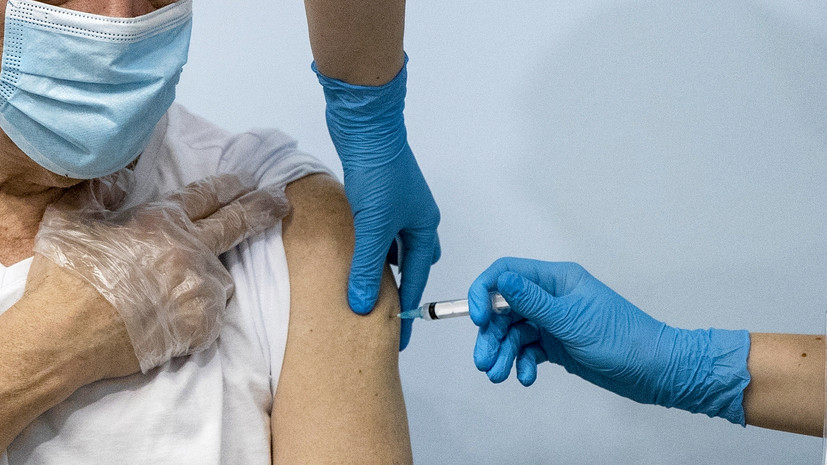В центре Гамалеи допустили необходимость третьей дозы вакцины при сниженном иммунитете