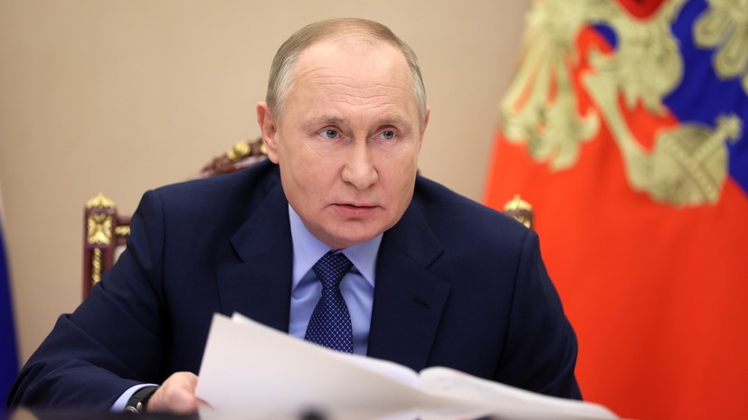 «Теперь все сидим и все головы опустили»: Путин провёл совещание об условиях работы на шахтах