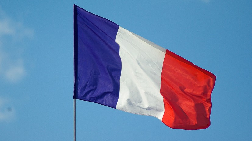 Во Франции вводят обязательный карантин для прибывающих из стран юга Африки