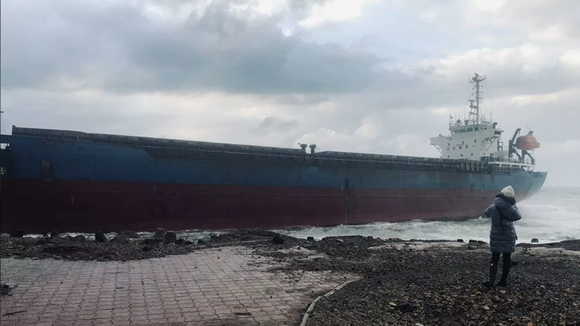 Эвакуацию севшего на мель у Сахалина экипажа судна Xing Yuan успешно завершили