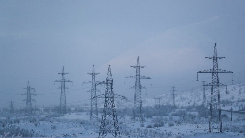 В Новгородской области решили ввести режим ЧС из-за обрывов линий электропередачи