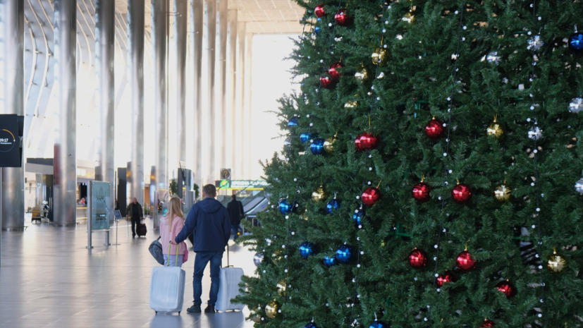 В аэропорту Симферополя установили 12-метровую ёлку