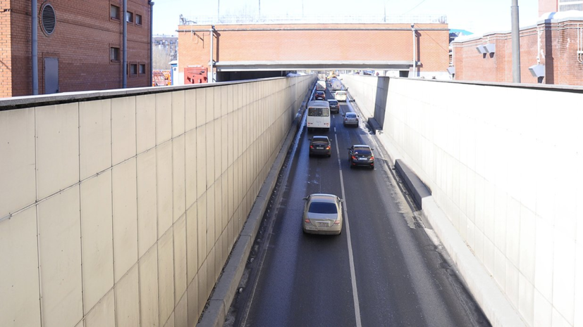 В Лефортовском тоннеле в Москве произошло ДТП с участием четырёх автомобилей