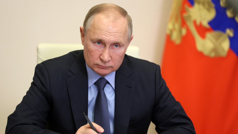 Путин отметил сложность введения ограничений с QR-кодами под Новый год