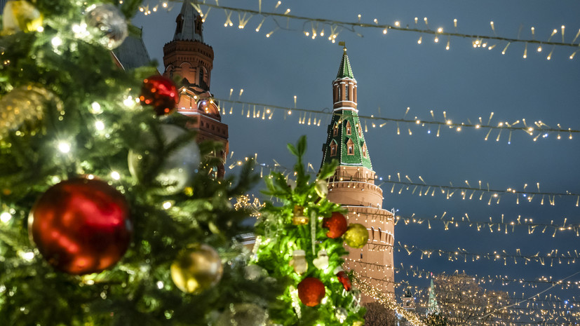 В Кремль привезли новогоднюю ёлку