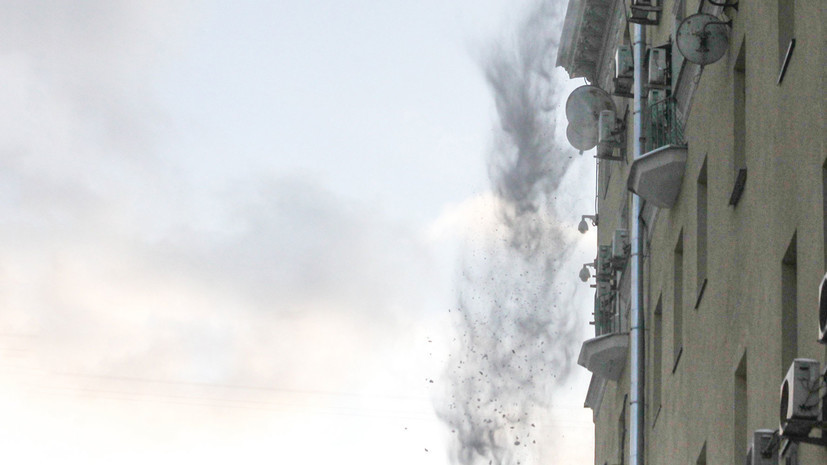 В Петербурге возбудили два уголовных дела после падения снега и льда с крыш на людей