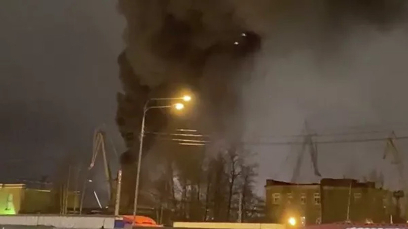 РИА Новости: площадь пожара на «Северной верфи» в Петербурге достигла 800 квадратных метров