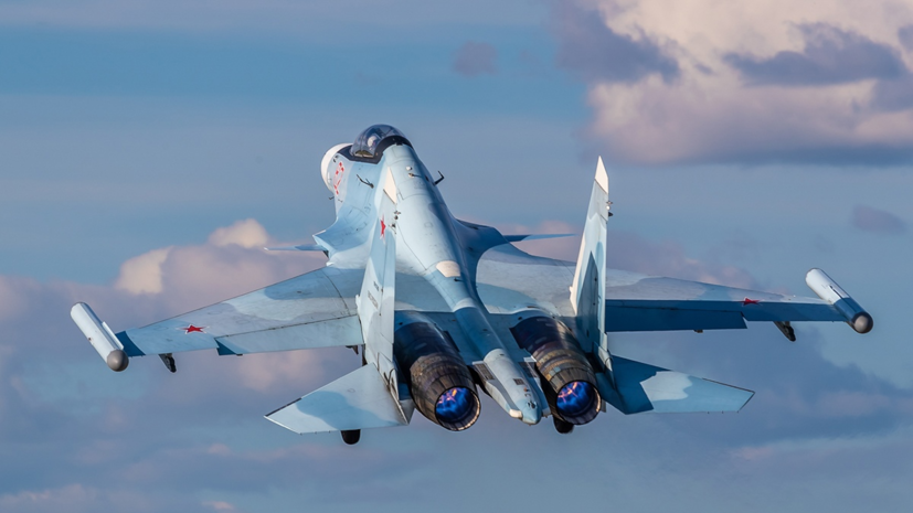 Истребители Су-30СМ провели учебные воздушные бои в Курской области