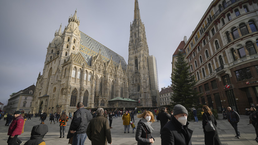 Президент Австрии заявил об угрозе пятой волны COVID-19 из-за омикрон-штамма