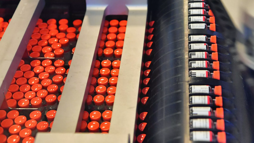 В России в 2021 году произведено более 300 млн полных доз вакцин от COVID-19