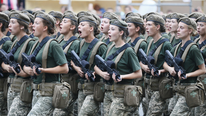 На Украине женщин могут привлечь к допризывной подготовке