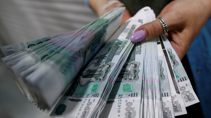 Эксперты «Работы.ру» и «СберИндекса» назвали отрасли, лидирующие по зарплатам в 2021 году