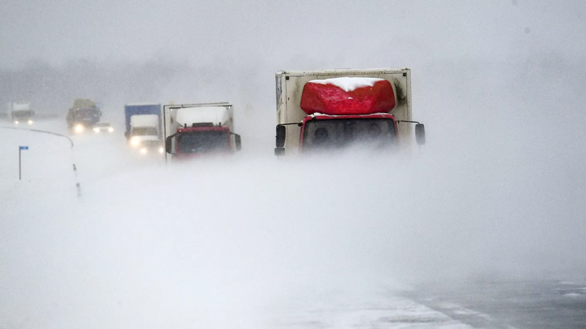 Более 30 автомобилей застряли на трассе М5 в Башкирии из-за снегопада