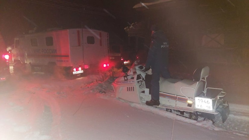 Пилот и пассажир вертолёта Ми-2 переданы медикам