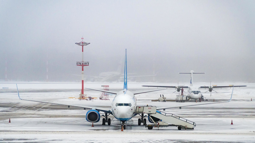 В московских аэропортах задержали или отменили более 90 рейсов