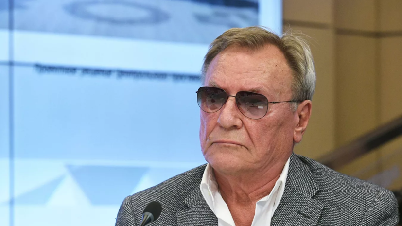 Мишустин поздравил артиста Сергея Шакурова с юбилеем