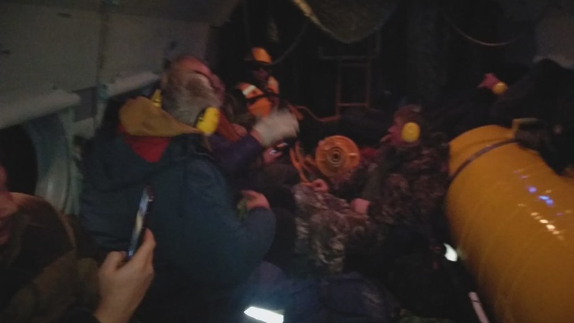 Экипаж судна «Григорий Ловцов» эвакуировали вертолётом