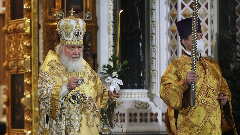 Патриарх Кирилл поздравил верующих с Рождеством и пожелал мира и любви