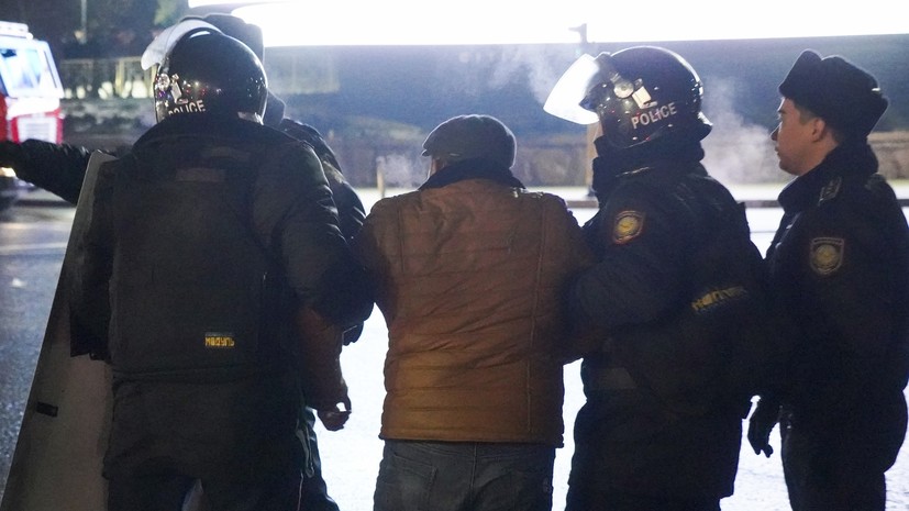 Полиция Казахстана задержала более 4,4 тысячи человек