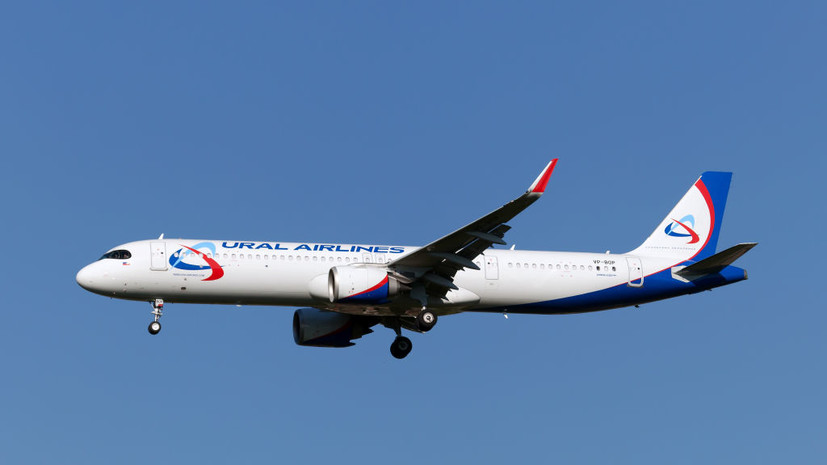 Летевший в Петербург самолёт возвращается в Екатеринбург из-за незакрытия створок шасси