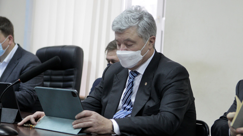 УНИАН: экс-президент Украины Пётр Порошенко уснул в ходе заседания суда