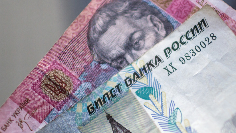«Ренессанс Капитал»: при эскалации на Украине и введении санкций рубль может резко упасть