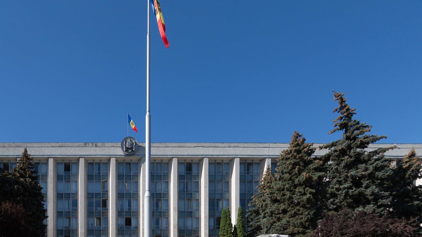 Парламент Молдавии ввёл режим ЧП на 60 дней из-за энергетического кризиса