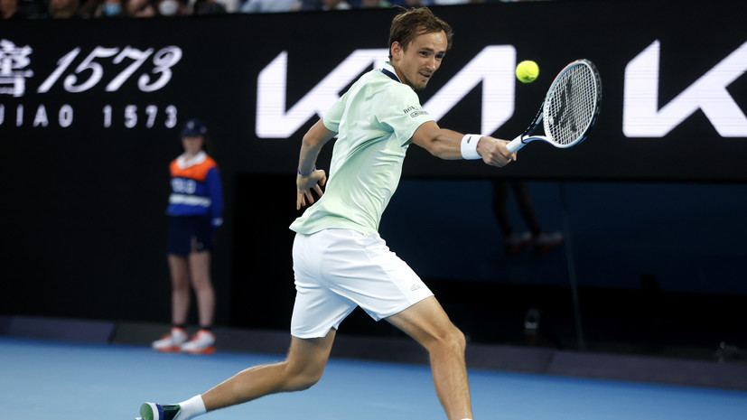 Медведев проиграл первый сет на Australian Open в матче второго круга с Кирьосом