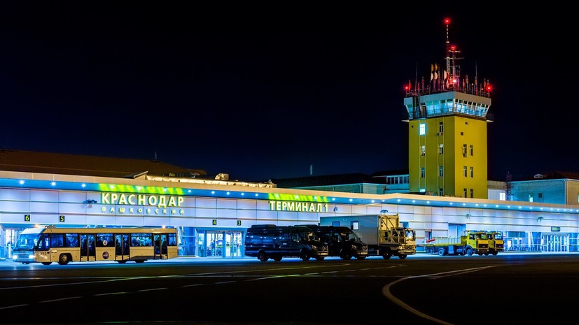 Международный аэропорт Краснодара закрыли из-за снегопада