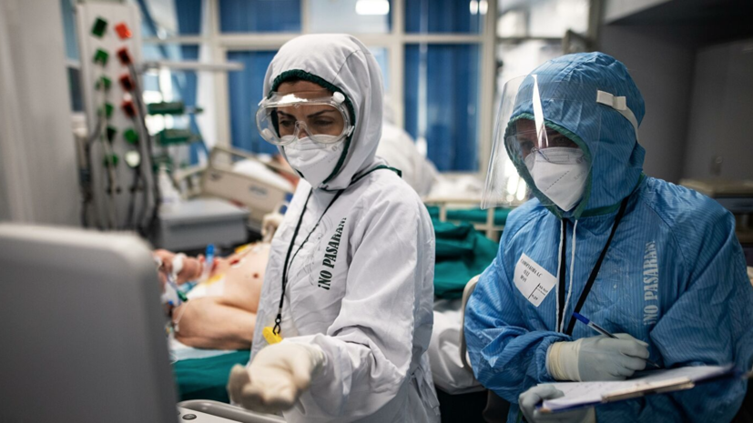 В России за сутки выявили более 98 тысяч случаев коронавируса