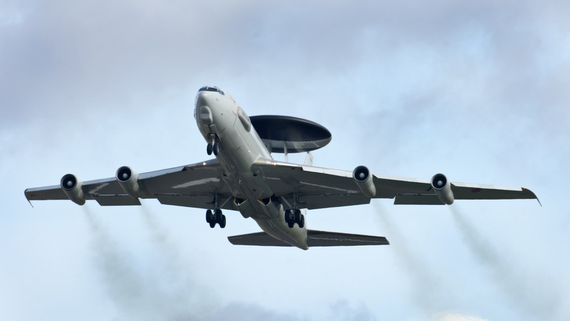 В ЛНР заявили о регулярно барражирующих над Украиной самолётах-разведчиках США и Британии