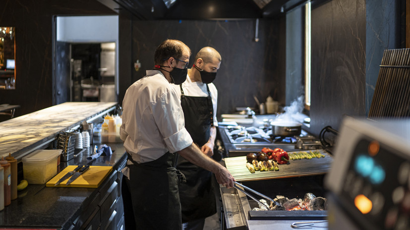 Рестораторы назвали достаточными меры против COVID-19 в Москве
