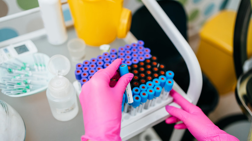 Отоларинголог рассказал о возможном воздействии «омикрона» на голосовые связки