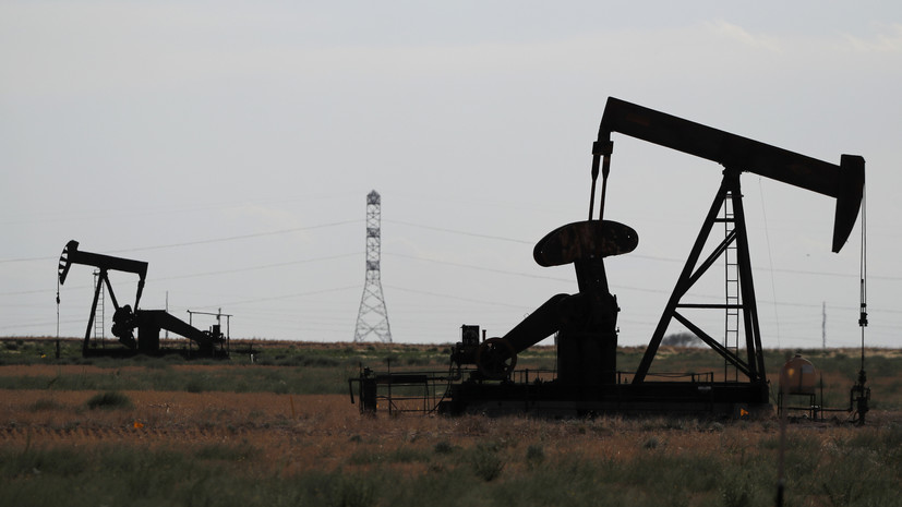Топливный ажиотаж: цена нефти Brent превысила $93 впервые с октября 2014 года