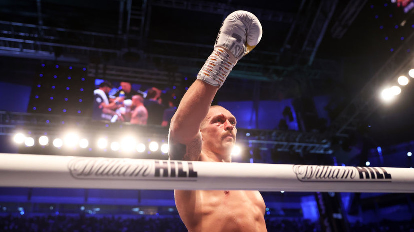 Украинский боксёр Усик дебютировал в профессиональном футболе