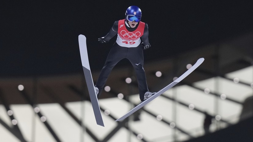 Японец Кобаяси завоевал золото ОИ-2022 в прыжках с нормального трамплина