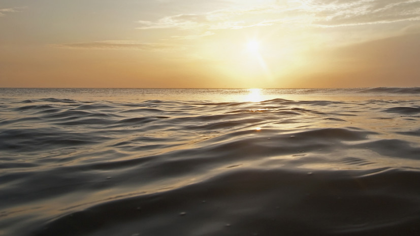 У берегов Ливана перевозивший мазут танкер получил повреждения из-за сильного ветра