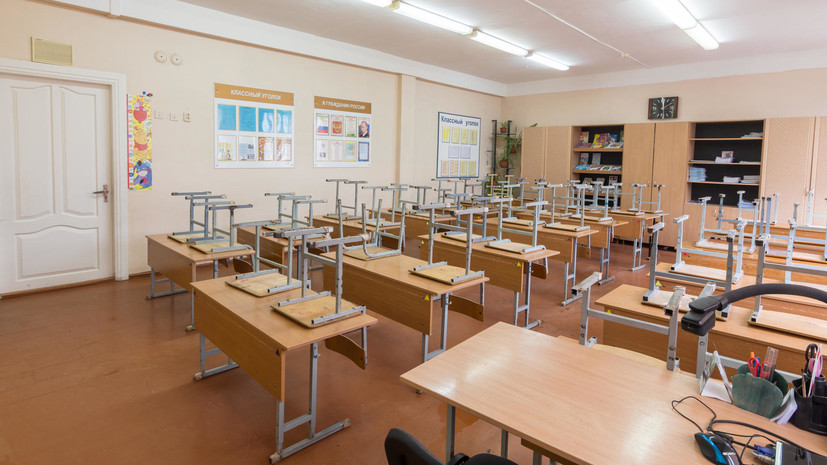 Глава Минпросвещения Кравцов прокомментировал ситуацию с читавшим Хармса детям учителем