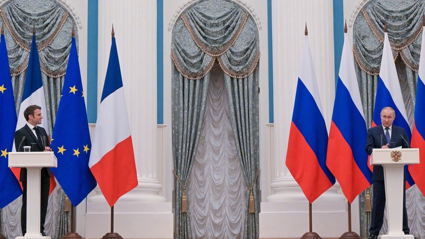 Песков сообщил о намерении Путина и Макрона созвониться для сверки часов