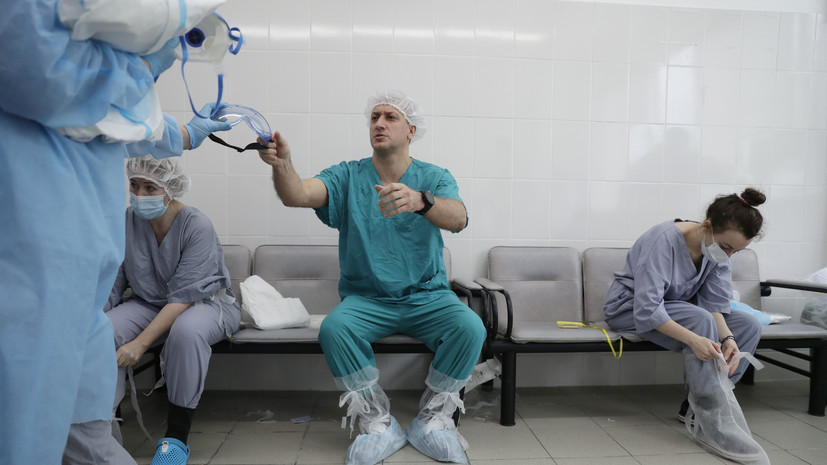 В Удмуртии продлили выплаты контактирующим с коронавирусными пациентами медикам