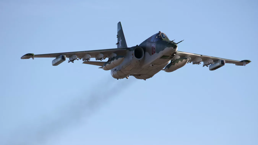 В Краснодарском крае лётчики отработали элементы сложного пилотажа на Су-25СМ3