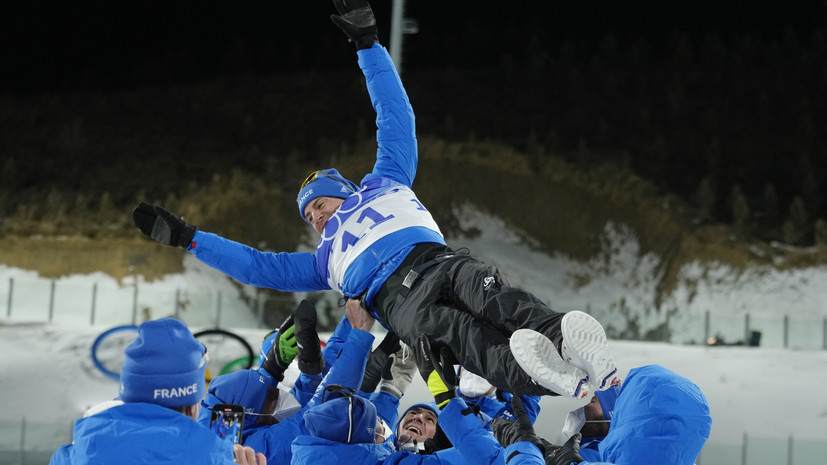 Макрон поздравил Фийона Майе с золотой медалью на Олимпиаде-2022