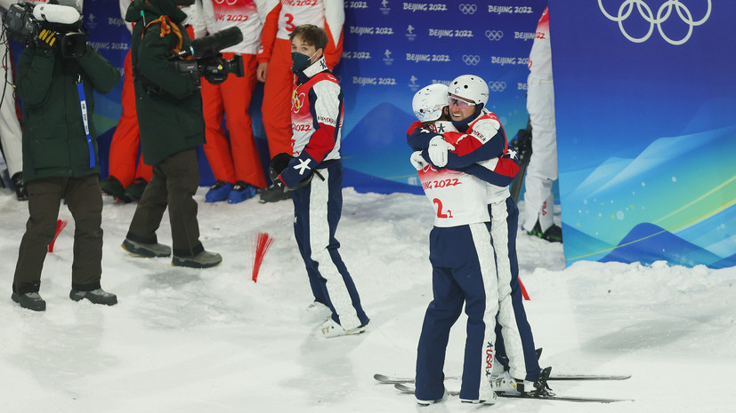 Американские фристайлисты завоевали золото в лыжной акробатике в миксте на ОИ-2022