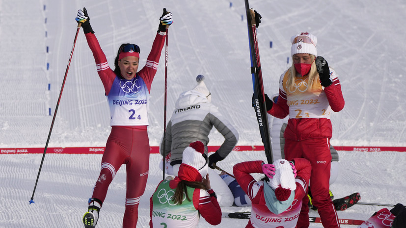 Легков был уверен в победе российских лыжниц в эстафете на Олимпиаде-2022