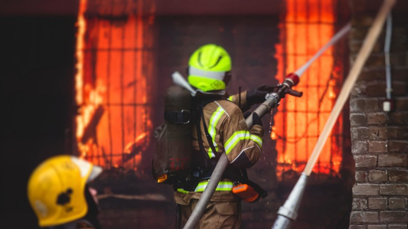 На лакокрасочном заводе в Челябинске произошло возгорание