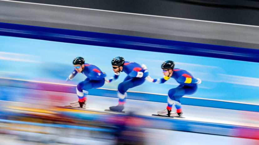 Российские конькобежцы с рекордом ОИ вышли в финал командной гонки преследования в Пекине