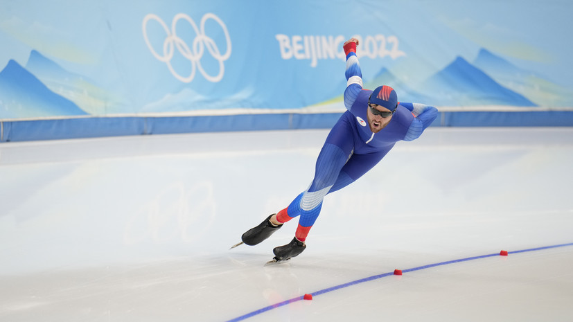 Российские конькобежцы выиграли серебро в командной гонке на ОИ-2022