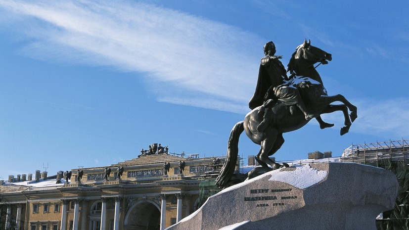 Военные музеи Петербурга подготовили выставки в честь 350-летия Петра I