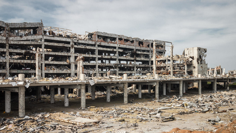 РИА Новости: в районе донецкого аэропорта ведётся артобстрел